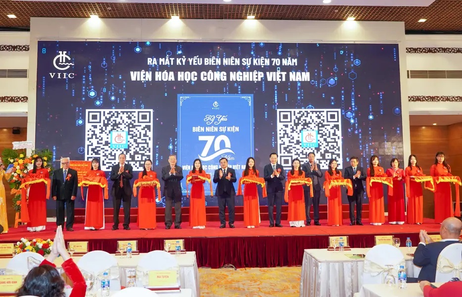 Ra mắt Kỷ yếu Biên niên sự kiện 70 năm Ra mắt Kỷ yếu Biên niên sự kiện 70 năm