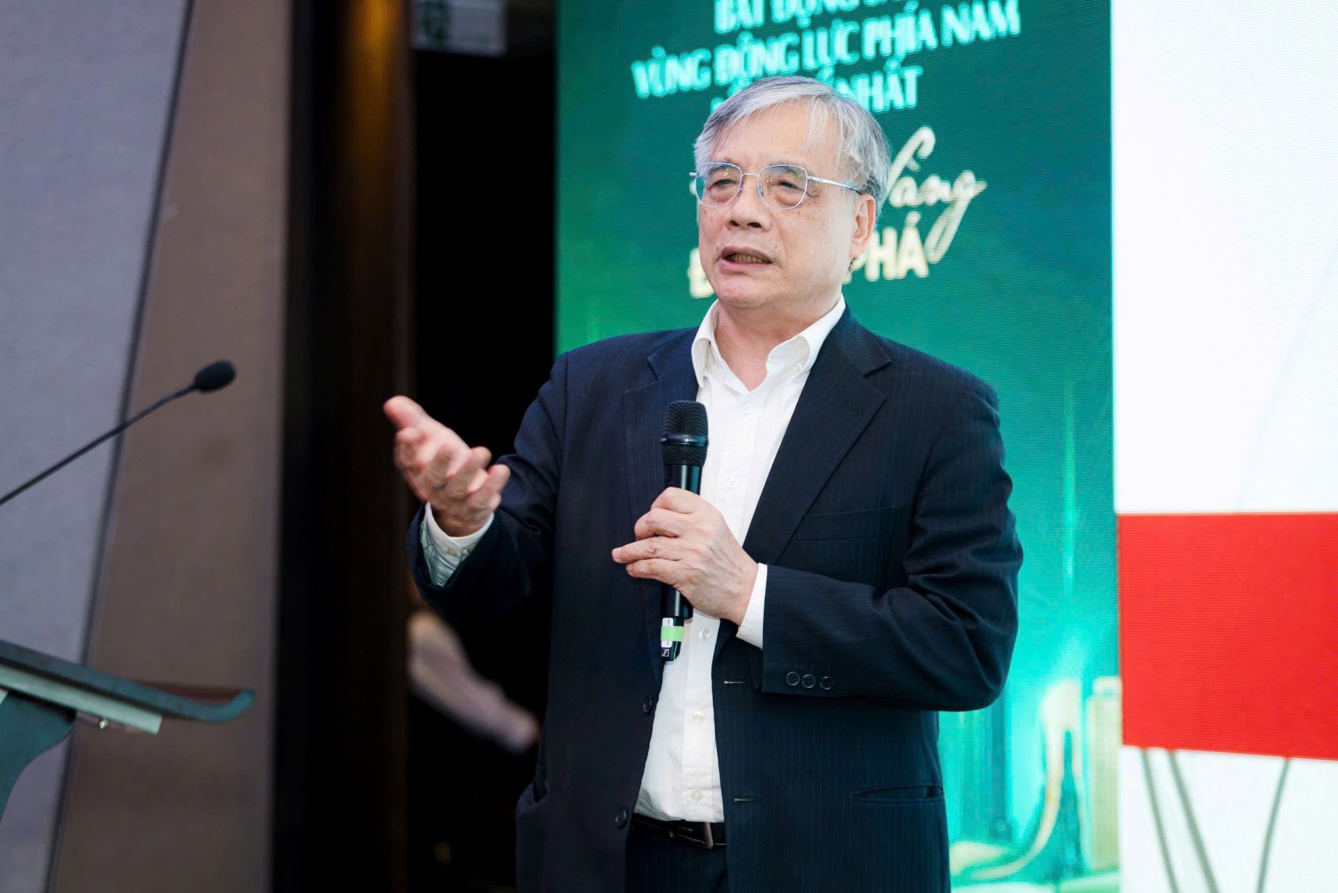 PGS.TS. Trần Đình Thiên trình bày tham luận tại Diễn đàn Bất động sản Vùng Động lực phía Nam lần thứ I