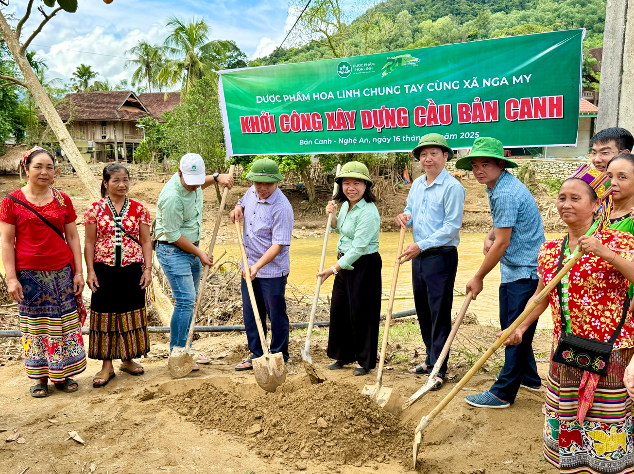 Lễ khởi công xây dựng Cầu Bản Canh - món quà ý nghĩa của Dược Phẩm Hoa Linh gửi tặng bà con vùng lũ tại xã Nga My, tỉnh Nghệ An. Lễ khởi công xây dựng Cầu Bản Canh - món quà ý nghĩa của Dược Phẩm Hoa Linh gửi tặng bà con vùng lũ tại xã Nga My, tỉnh Nghệ An.
