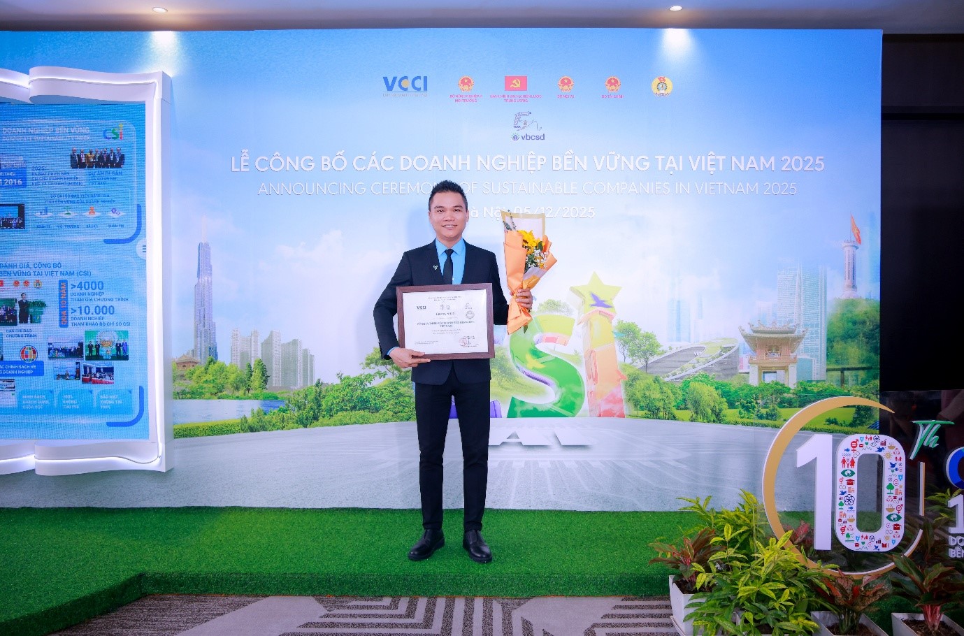 Ông Nguyễn Thành Đạt - Giám Đốc Truyền thông Herbalife Việt Nam tại sự kiện trao giải Ông Nguyễn Thành Đạt - Giám Đốc Truyền thông Herbalife Việt Nam tại sự kiện trao giải
