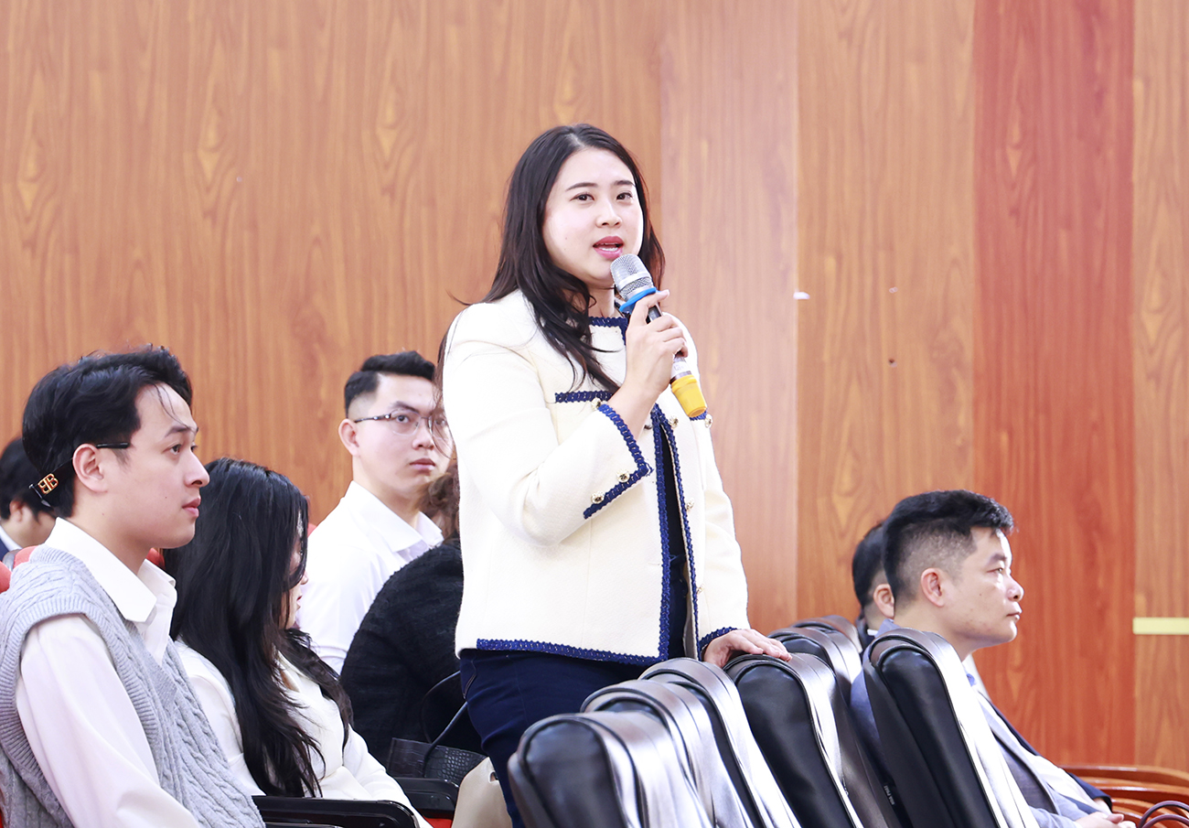 Đại diện Công ty Công ty cổ phần Sunny Vietnam (Hà Nội) phát biểu tại hội nghị Đại diện Công ty Công ty cổ phần Sunny Vietnam (Hà Nội) phát biểu tại hội nghị