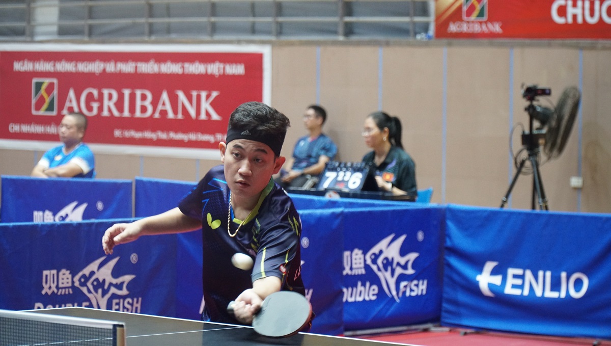 Tay vợt Lê Đình Đức đã chiến thắng thử thách khắc nghiệt của cuộc đời nhờ sự giúp đỡ của bầu Hiển.