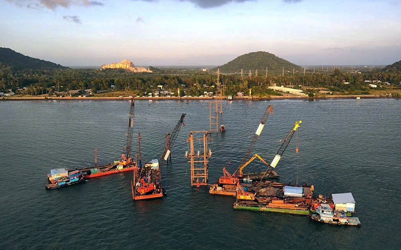 Khẩn trương khắc phục sự cố Đường điện 110kV Hà Tiên-Phú Quốc Khẩn trương khắc phục sự cố Đường điện 110kV Hà Tiên-Phú Quốc