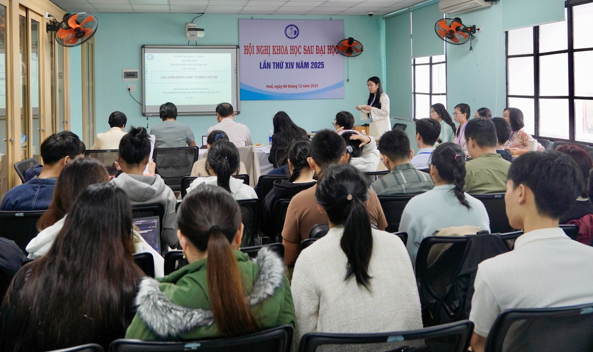 Tr&igrave;nh b&agrave;y b&aacute;o c&aacute;o khoa học