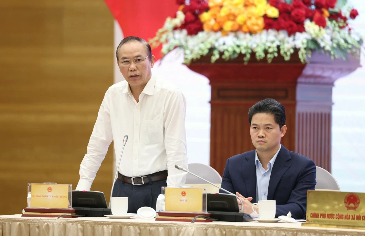 Thứ trưởng Bộ Nông nghiệp và Môi trường Phùng Đức Tiến thông tin về các gói hỗ trợ, gói vay vốn giúp người dân sớm khôi phục lại hoạt động sản xuất (Ảnh: VGP) Thứ trưởng Bộ Nông nghiệp và Môi trường Phùng Đức Tiến thông tin về các gói hỗ trợ, gói vay vốn giúp người dân sớm khôi phục lại hoạt động sản xuất (Ảnh: VGP)