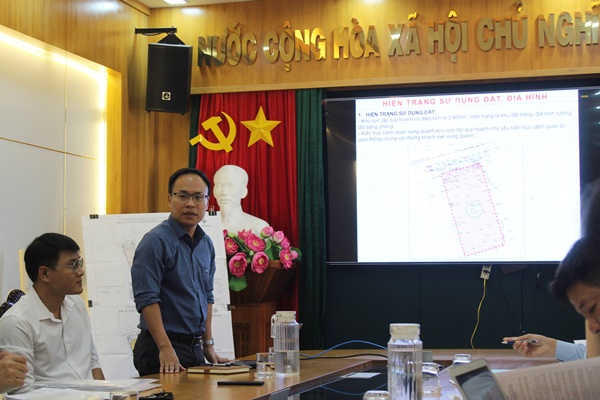 Đại diện đơn vị tư vấn giới thiệu quy hoạch tổng mặt bằng dự án đầu tư