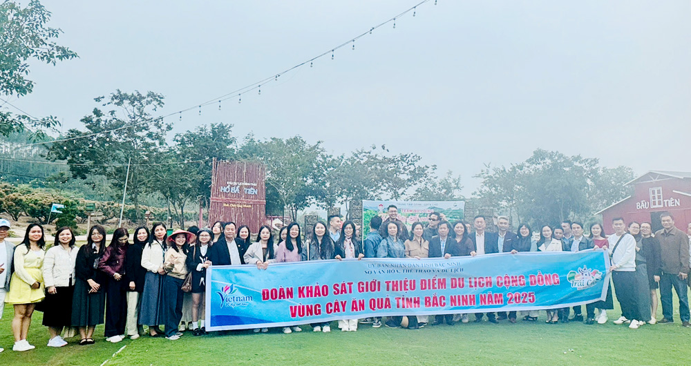 Đoàn khảo sát tại Điểm du lịch sinh thái Bầu Tiên. Đoàn khảo sát tại Điểm du lịch sinh thái Bầu Tiên.