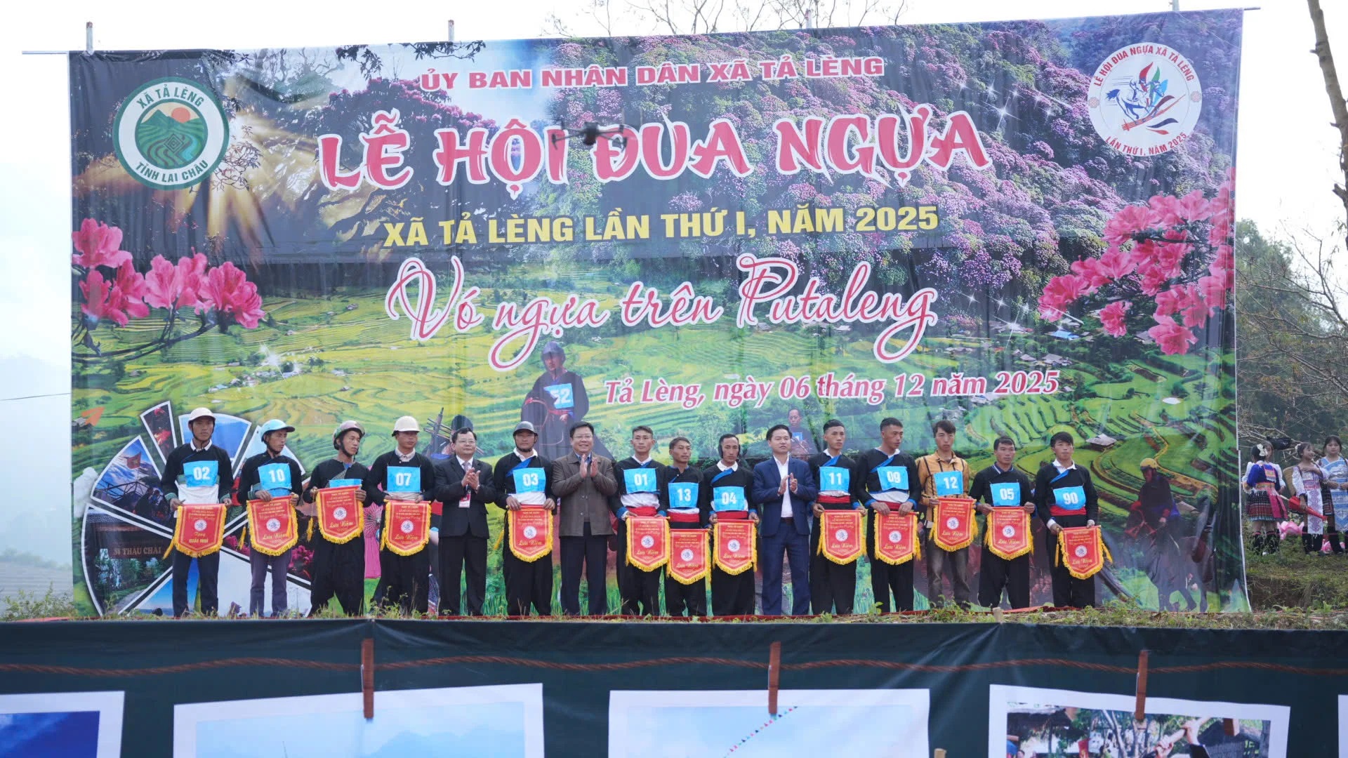 Không khí rộn ràng tại Lễ hội đua ngựa lần đầu tiên ở Tả Lèng