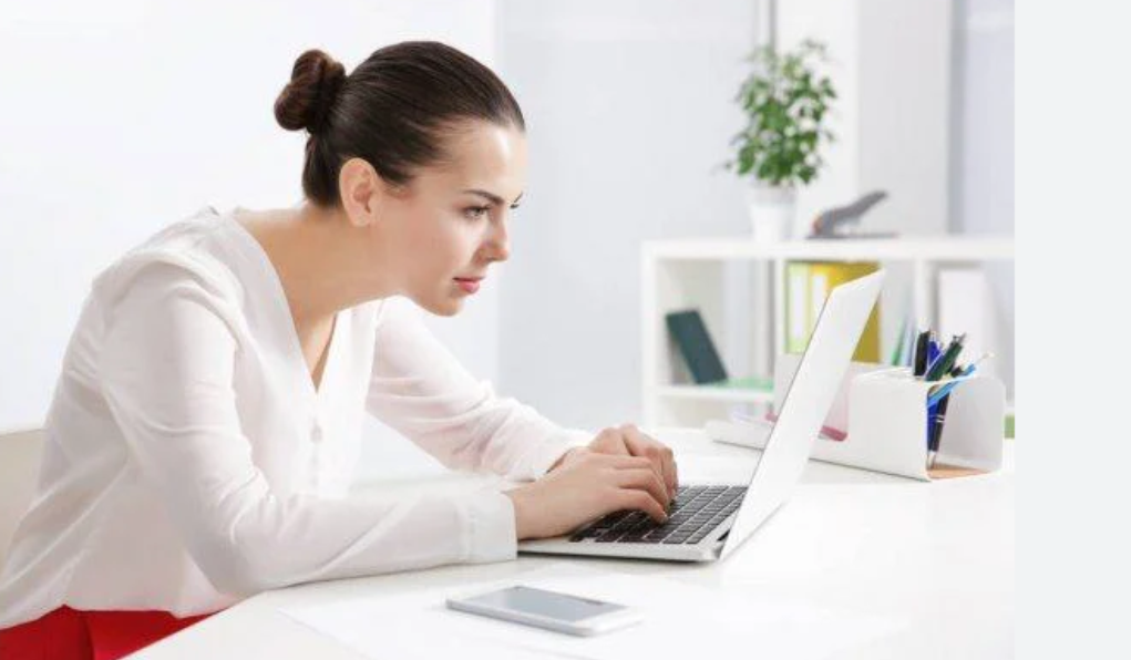 Ngồi sai tư thế là nguyên nhân hàng đầu gây thoái hóa đốt sống cổ C3 C4