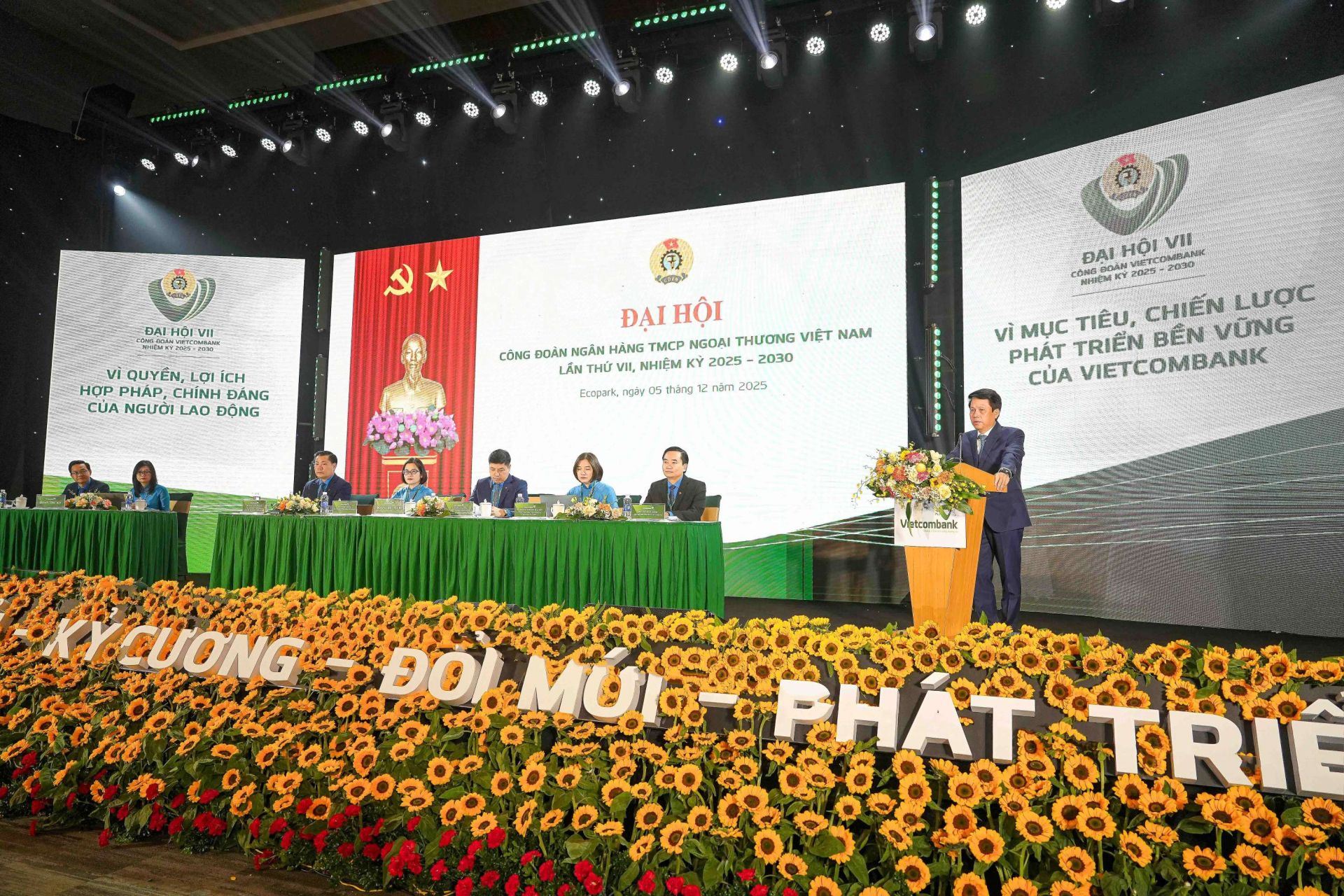 Ông Phạm Tiến Dũng - Phó Thống đốc NHNN Việt Nam phát biểu chỉ đạo tại Đại hội. Ảnh: VCB Ông Phạm Tiến Dũng - Phó Thống đốc NHNN Việt Nam phát biểu chỉ đạo tại Đại hội. Ảnh: VCB