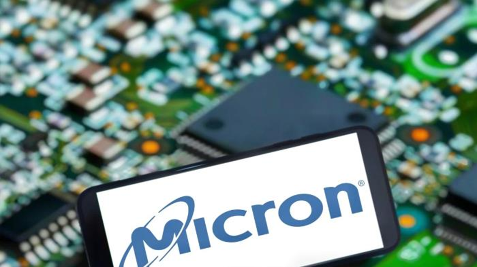 Micron rút khỏi thị trường thẻ nhớ tiêu dùng, tập trung hoàn toàn vào trung tâm dữ liệu AI
