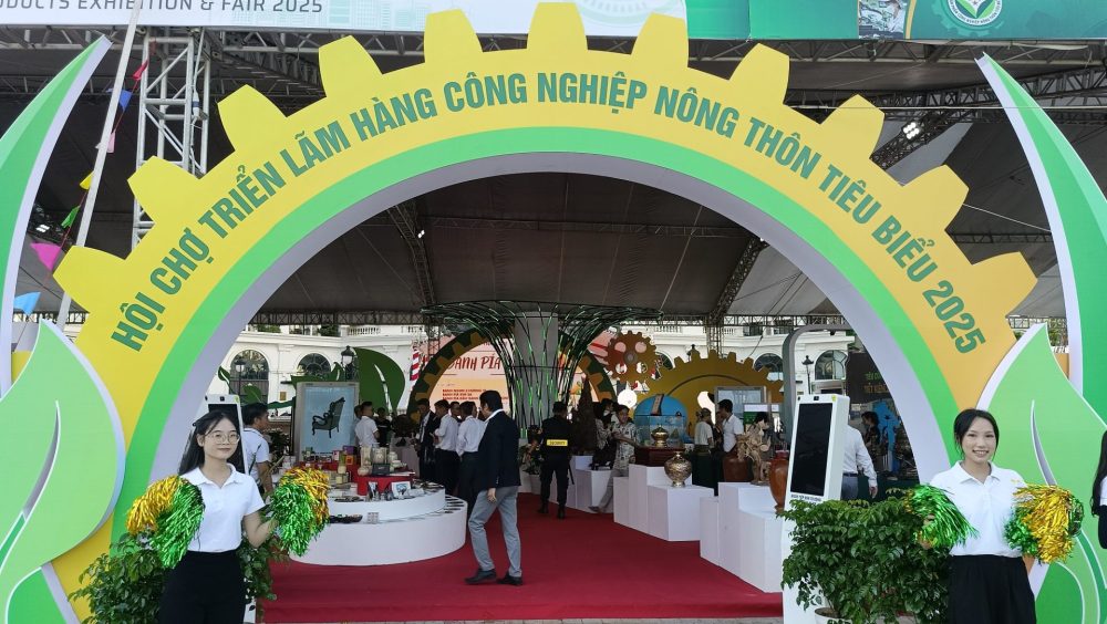 Khai mạc Hội chợ Triển lãm Hàng Công nghiệp Nông thôn 2025