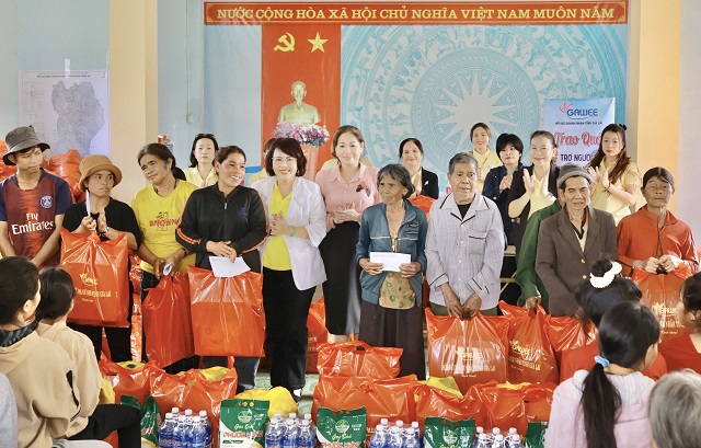 Gia Lai: 100 suất quà của Hội Nữ đoanh nhân tỉnh hỗ trợ đồng bào vùng bão lũ