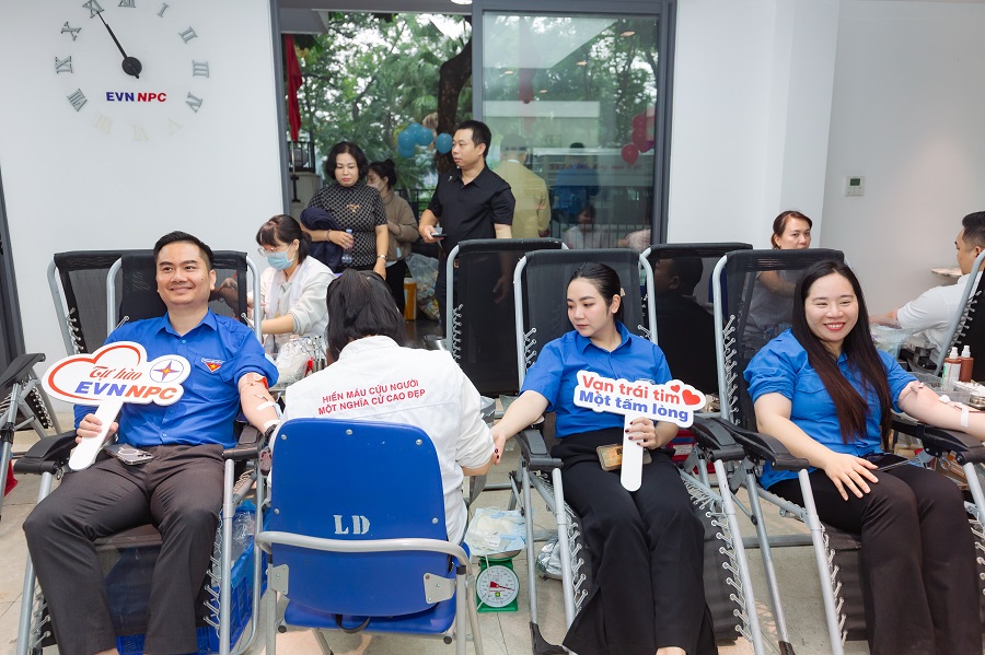 CBCNV tham gia hiến m&aacute;u tại Chương tr&igrave;nh