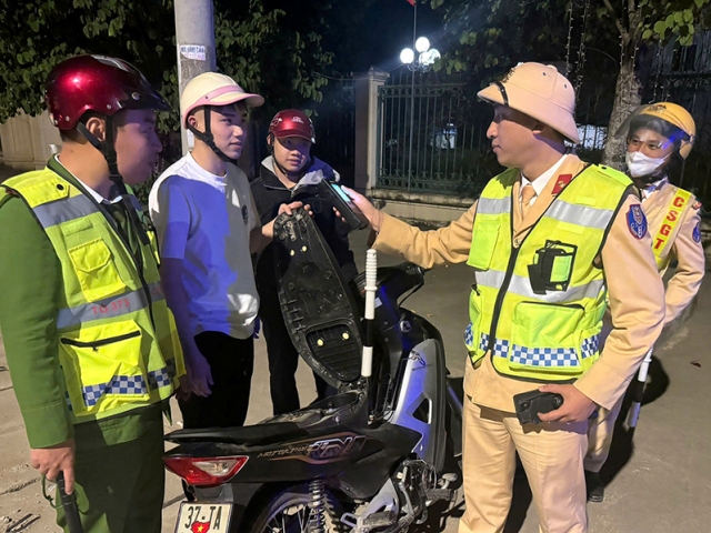 Công an Nghệ An đồng loạt ra quân siết chặt an ninh trật tự dịp cuối năm