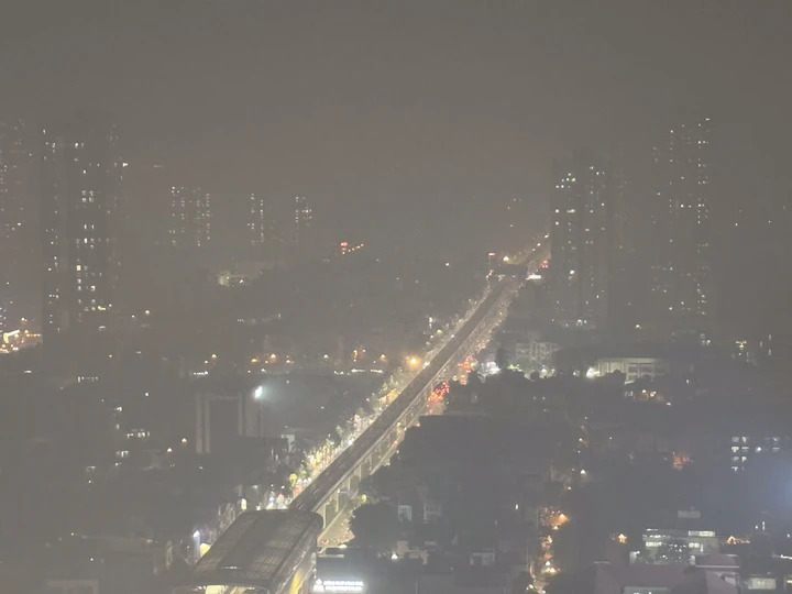 Hà Nội ô nhiễm không khí nghiêm trọng, đứng đầu thế giới trong tối 7/12