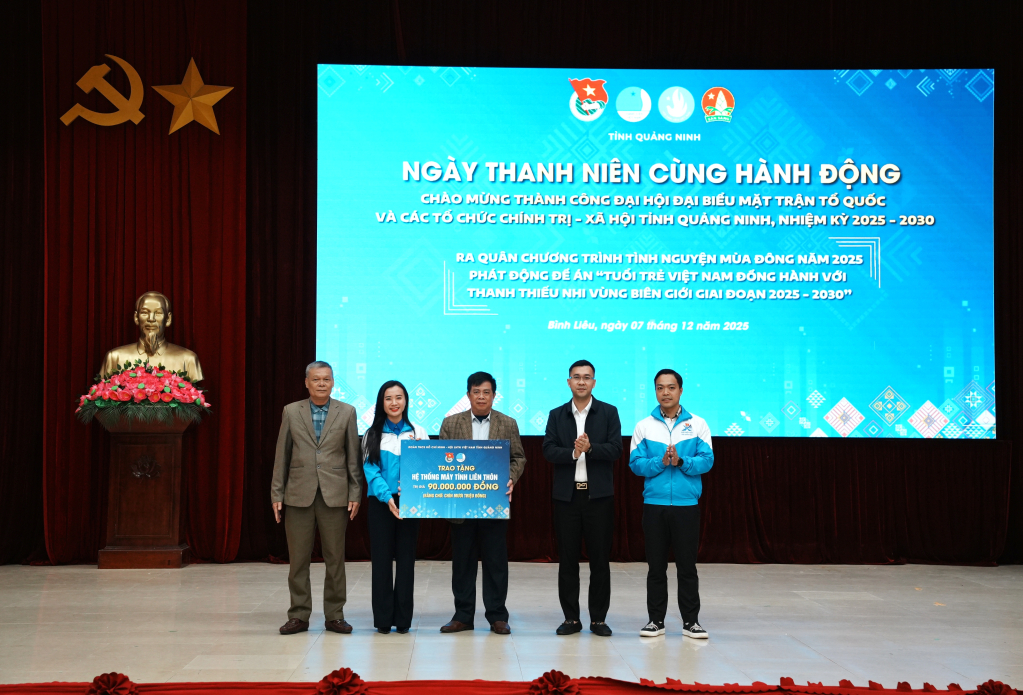 Tỉnh Đoàn Quảng Ninh và các đơn vị đồng hành trao tặng hệ thống máy tính liên thôn. Tỉnh Đoàn Quảng Ninh và các đơn vị đồng hành trao tặng hệ thống máy tính liên thôn.