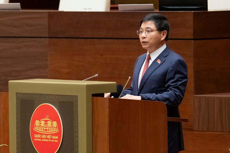 Bộ trưởng Bộ Tài chính Nguyễn Văn Thắng trình bày Tờ trình