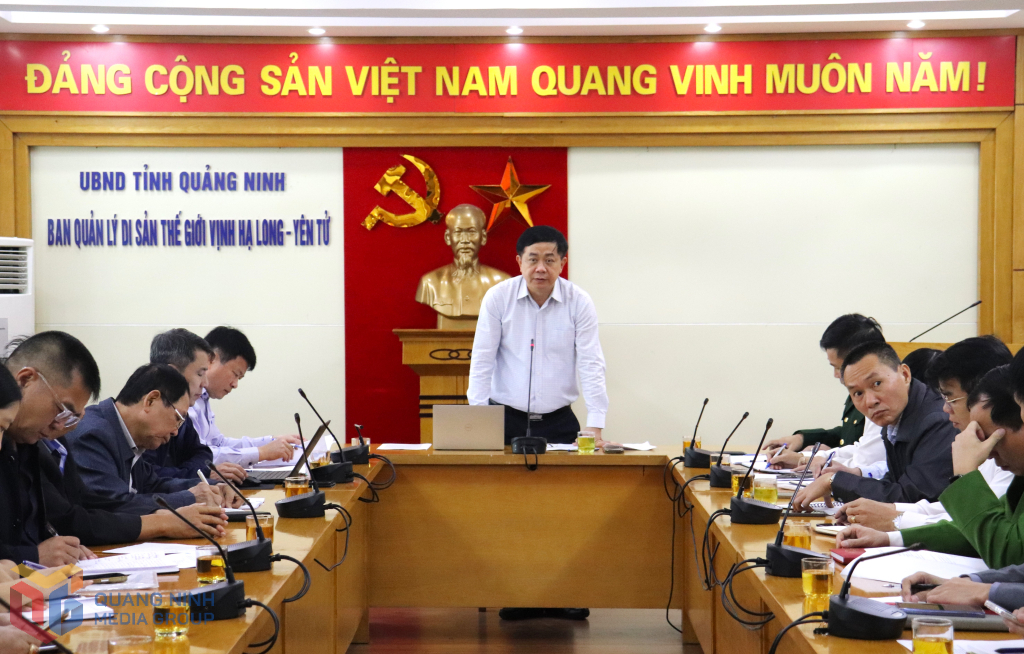 Lãnh đạo Ban Quản lý Di sản thế giới Vịnh Hạ Long - Yên Tử thông tin về công tác quản lý bán vé tham quan danh lam thắng cảnh Vịnh Hạ Long. Lãnh đạo Ban Quản lý Di sản thế giới Vịnh Hạ Long - Yên Tử thông tin về công tác quản lý bán vé tham quan danh lam thắng cảnh Vịnh Hạ Long.
