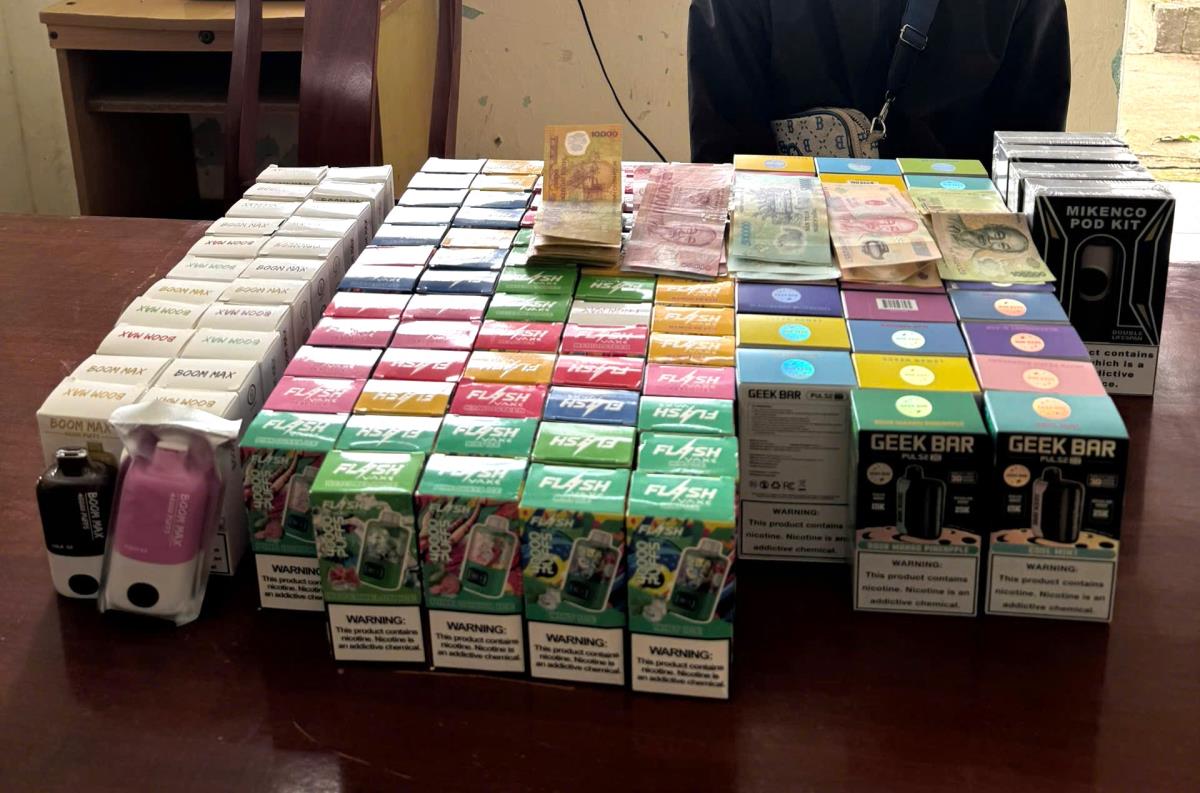 Đà Nẵng: Bắt giữ đối tượng vận chuyển trái phép 124 máy hút thuốc lá điện tử