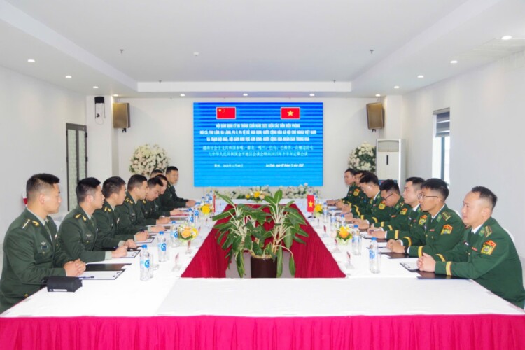 Quang cảnh cuộc hội đàm. Quang cảnh cuộc hội đàm.