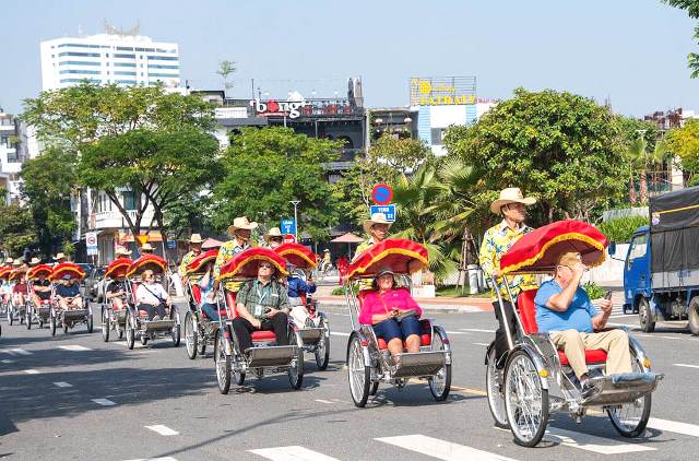 Đà Nẵng chuẩn hoá dịch vụ kỹ năng giao tiếp tiếng Hàn Quốc cho đội xích lô du lịch