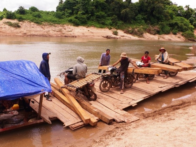 Tháng 8/2025, Công an Quảng Trị phát hiện, thu giữ khối lượng lớn gỗ lậu được vận chuyển bằng đường sông. Tháng 8/2025, Công an Quảng Trị phát hiện, thu giữ khối lượng lớn gỗ lậu được vận chuyển bằng đường sông.