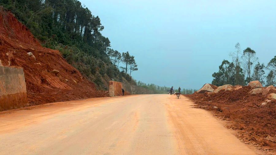 Hà Tĩnh: Thông tuyến đường ven biển sau hơn 1 tháng bị sạt lở chia cắt