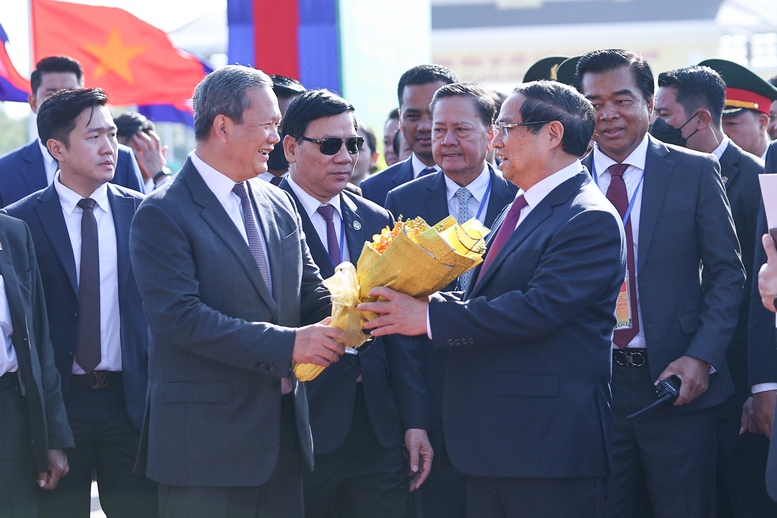 Thủ tướng Phạm Minh Chính cùng Thủ tướng Campuchia khai trương cặp cửa khẩu quốc tế mới