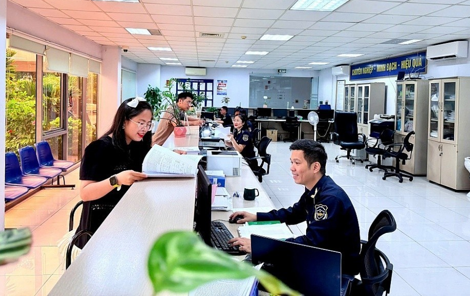 Hoạt động nghiệp vụ tại Chi cục Hải quan khu vực V. Ảnh: QH