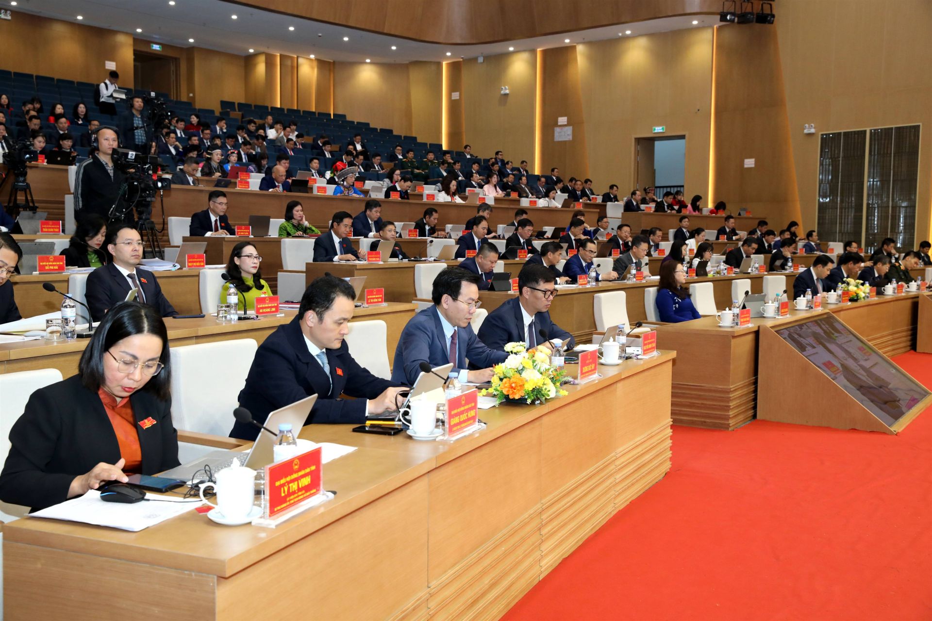 Các đại biểu dự kỳ họp