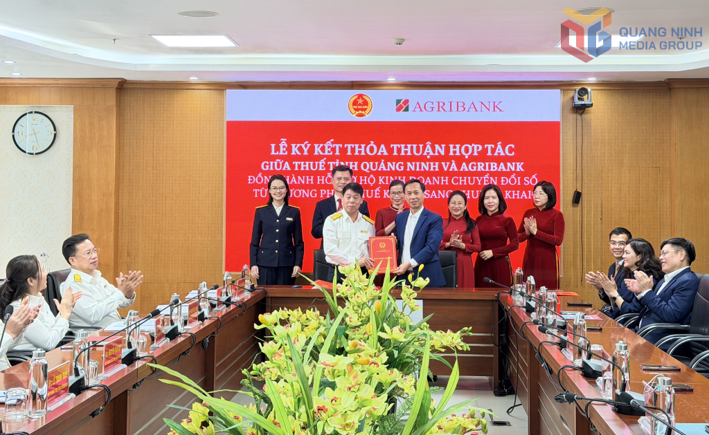 Thuế tỉnh Quảng Ninh ký kết phối hợp với ngân hàng Agribank Quảng Ninh.
