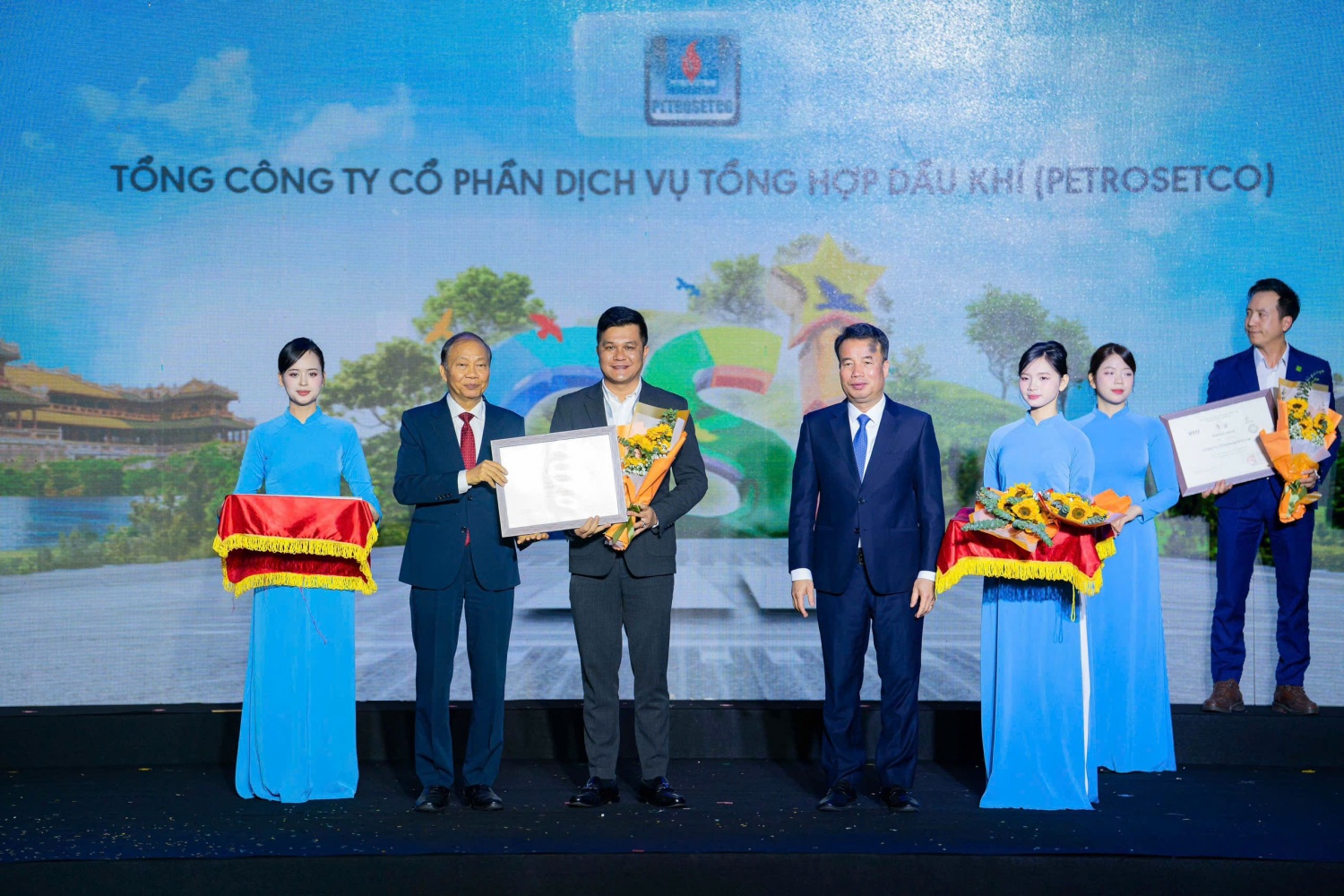 PETROSETCO - Top 100 Doanh nghiệp phát triển bền vững