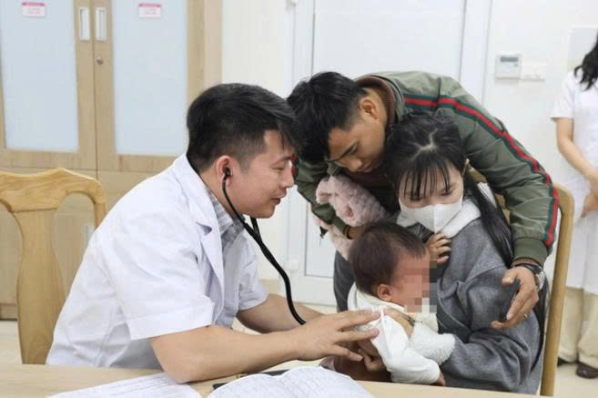 Hơn 300 trẻ tại Phú Thọ được thăm khám sàng lọc tim bẩm sinh miễn phí tại Bệnh viện Sản Nhi