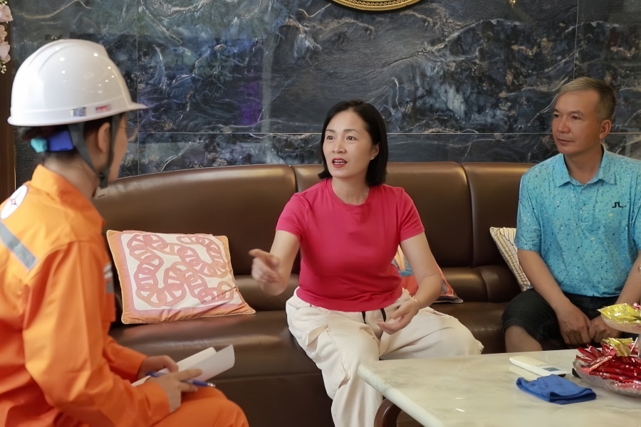 Các CBCNV CTĐL Quảng Ninh đã mang đến cho khán giả một tiểu phẩm gần gũi và dí dỏm với những thông điệp Tiết kiệm điện đầy ý nghĩa (hình ảnh cắt từ video dự thi)