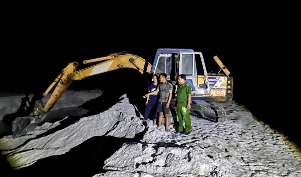 Quảng Trị: Liên tiếp bắt giữ và khởi tố đối tượng khai thác cát trái phép