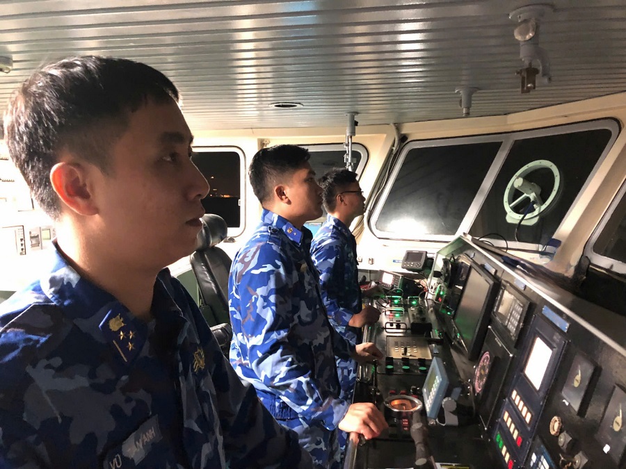 Bộ Tư lệnh Vùng Cảnh sát biển 1 khẩn trương tìm kiếm 9 ngư dân bị chìm tàu trên biển Hà Tĩnh