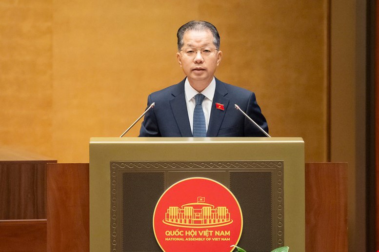 Chánh án Tòa án nhân dân Tối cao Nguyễn Văn Quảng trình bày báo cáo tại phiên họp Chánh án Tòa án nhân dân Tối cao Nguyễn Văn Quảng trình bày báo cáo tại phiên họp