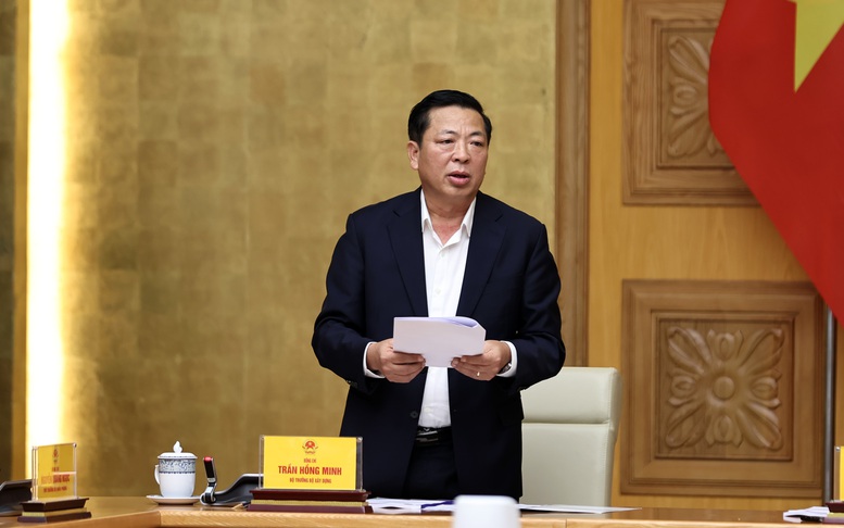 Bộ trưởng Bộ Xây dựng Trần Hồng Minh báo cáo tại phiên họp - Ảnh: VGP/Minh Khôi