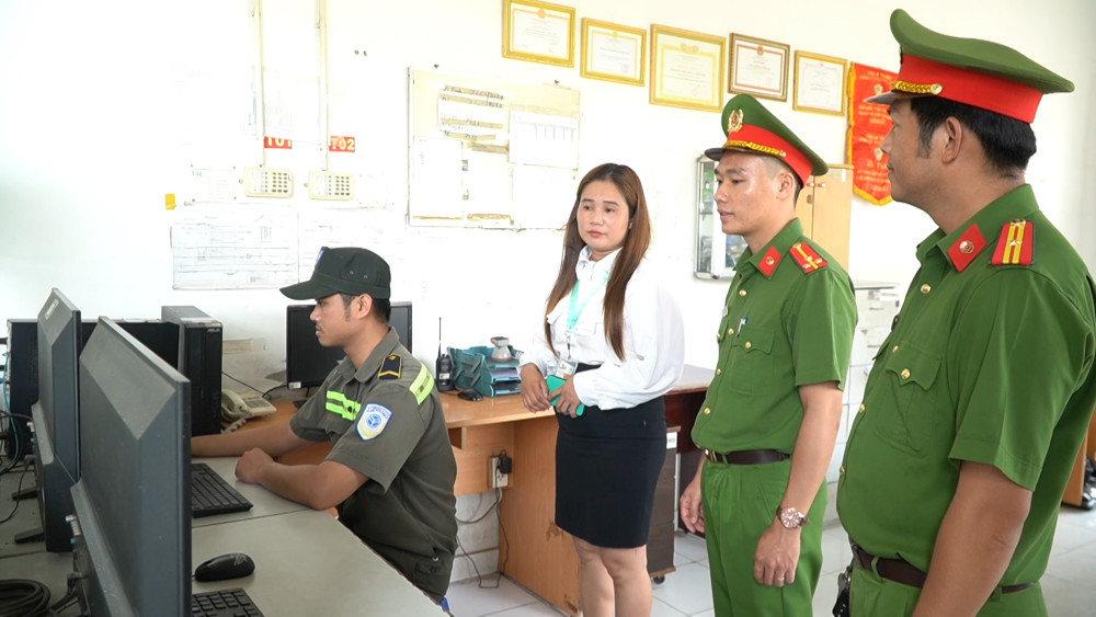 Công an tỉnh Tây Ninh kiểm tra hệ thống quản lý an ninh, phòng cháy chữa cháy tại một cơ sở trên địa bàn Công an tỉnh Tây Ninh kiểm tra hệ thống quản lý an ninh, phòng cháy chữa cháy tại một cơ sở trên địa bàn