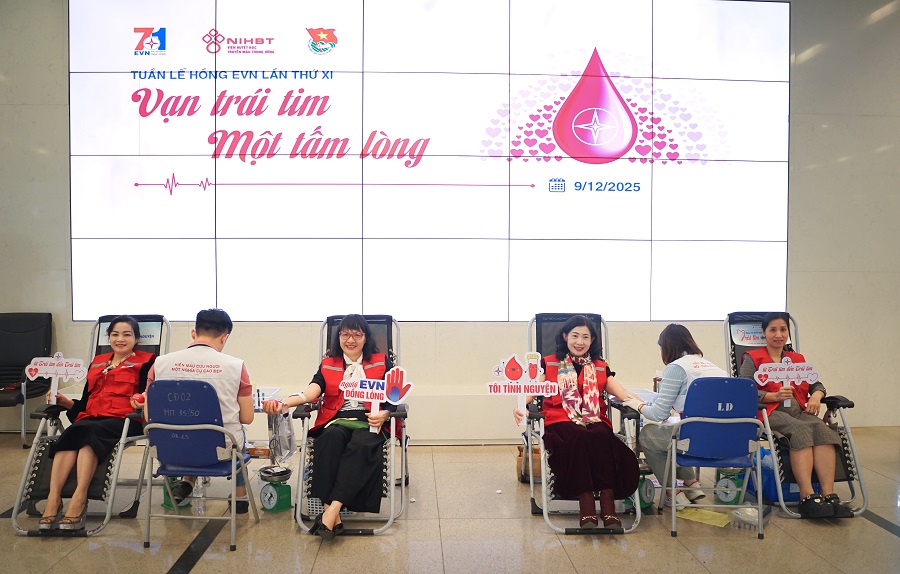 CBCNV Cơ quan Tập đoàn tham gia hiến máu