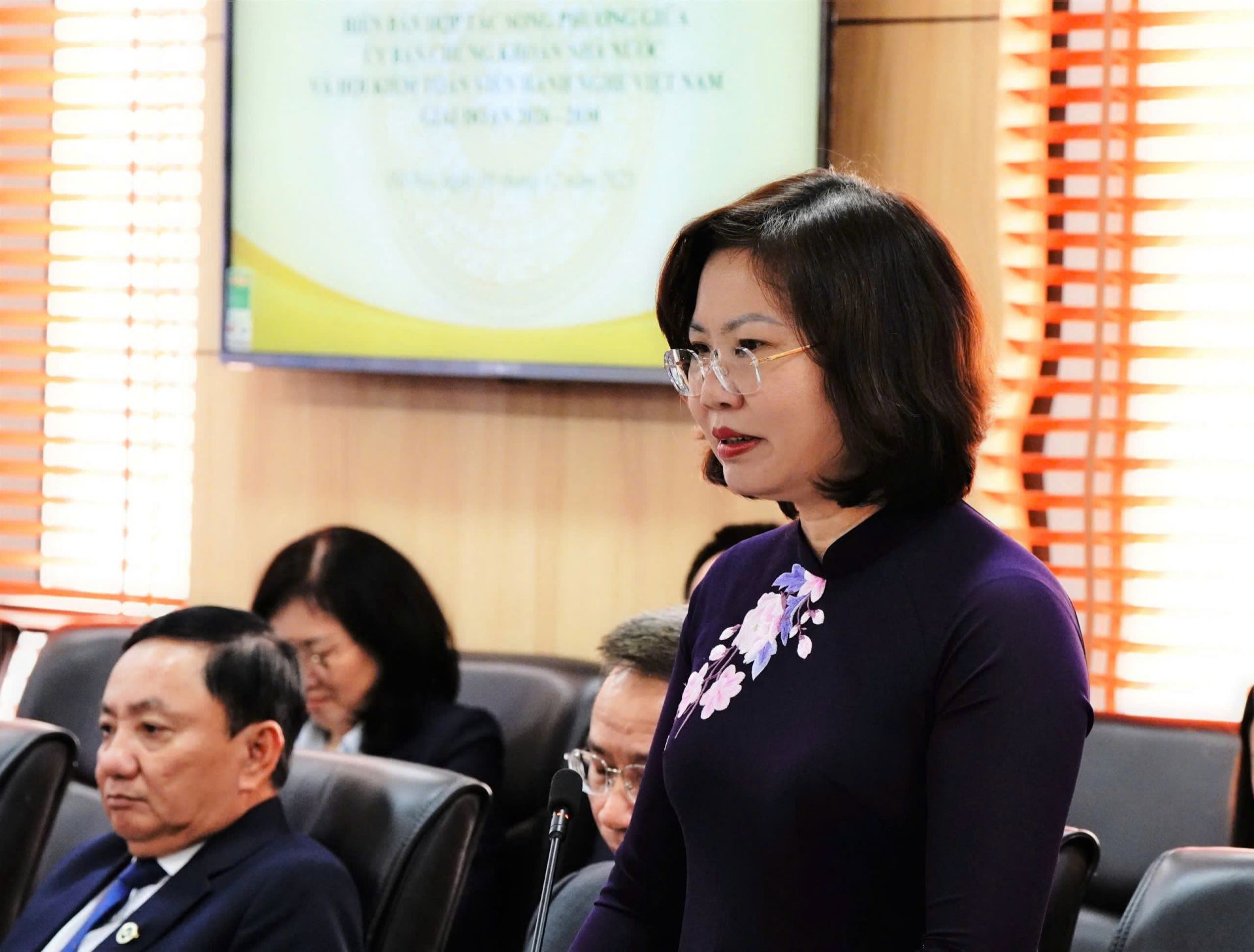 Chủ tịch Vũ Thị Chân Phương phát biểu tại buổi làm việc Chủ tịch Vũ Thị Chân Phương phát biểu tại buổi làm việc