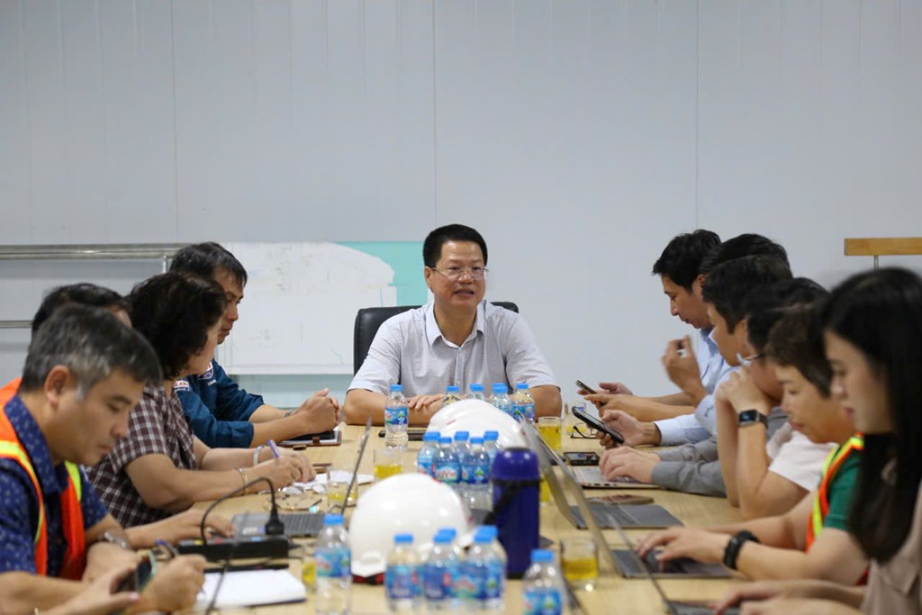 Tổng Giám đốc Tổng công ty Lắp máy Việt Nam (Lilama) Nguyễn Văn Hùng trao đổi với phóng viên tại Nhà máy điện khí LNG Nhơn Trạch 3&4. Ảnh: A.N/Bnews/vnanet.vn Tổng Giám đốc Tổng công ty Lắp máy Việt Nam (Lilama) Nguyễn Văn Hùng trao đổi với phóng viên tại Nhà máy điện khí LNG Nhơn Trạch 3&4. Ảnh: A.N/Bnews/vnanet.vn