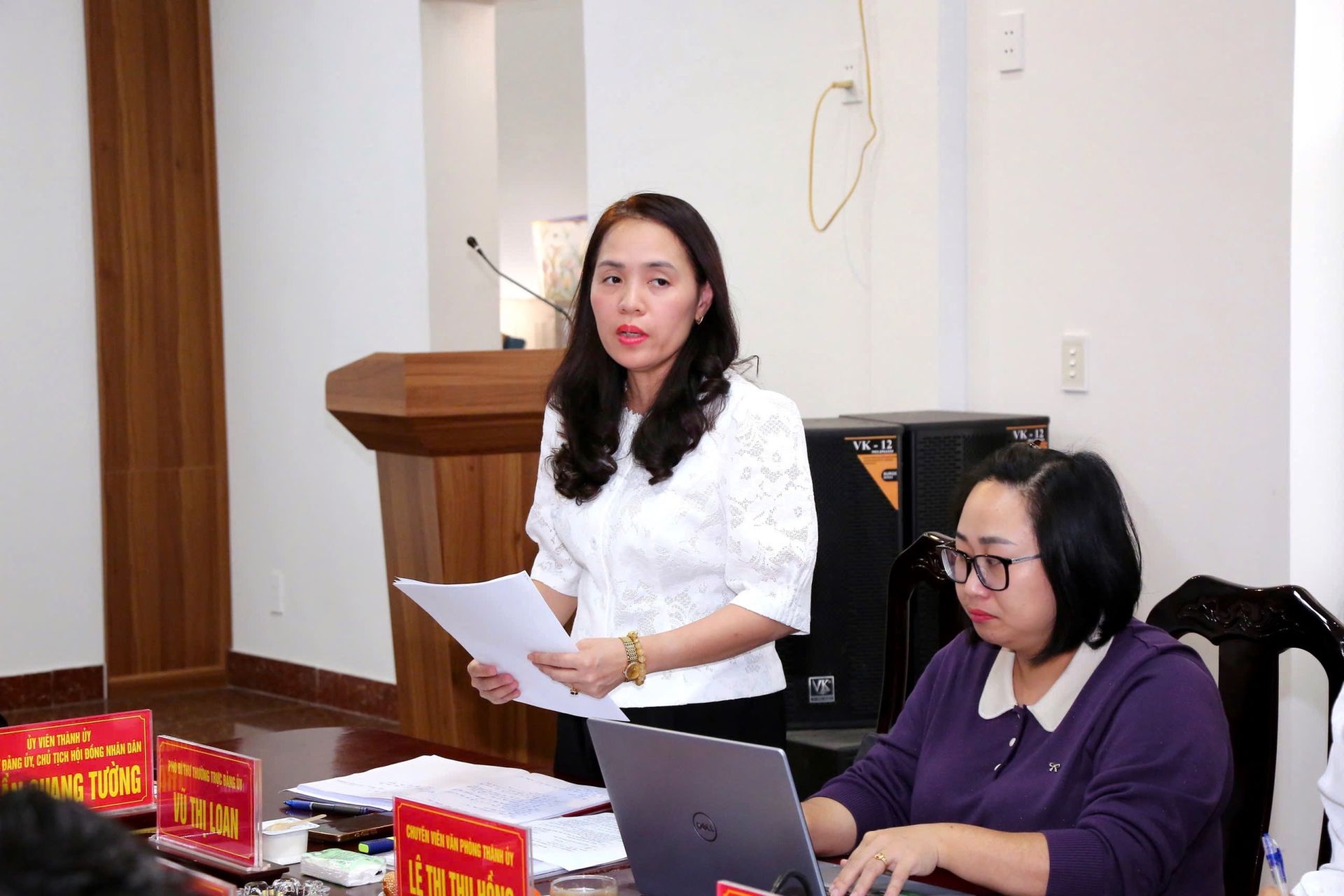 Đồng chí Vũ Thị Loan, Phó Bí thư Thường trực Đảng ủy phường Gia Viên phát biểu tại hội nghị. Đồng chí Vũ Thị Loan, Phó Bí thư Thường trực Đảng ủy phường Gia Viên phát biểu tại hội nghị.