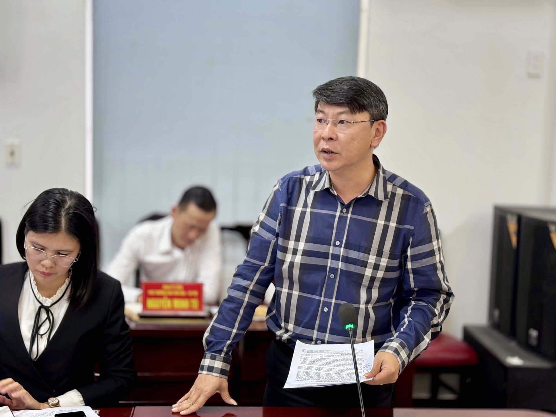 Đồng chí Chu Thanh Lương, Phó Bí thư Đảng ủy - Chủ tịch UBND hường Gia Viên phát biểu tại hội nghị. Đồng chí Chu Thanh Lương, Phó Bí thư Đảng ủy - Chủ tịch UBND hường Gia Viên phát biểu tại hội nghị.