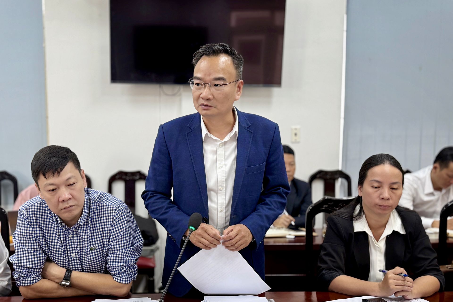 Đồng chí Lê Chưởng, Phó Chủ tịch UBND phường Gia Viên phát biểu tại hội nghị. Đồng chí Lê Chưởng, Phó Chủ tịch UBND phường Gia Viên phát biểu tại hội nghị.