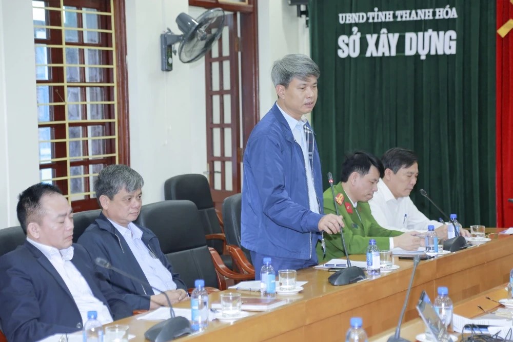 Giám đốc Sở Xây dựng Hoàng Văn Đồng phát biểu kết luận hội nghị.