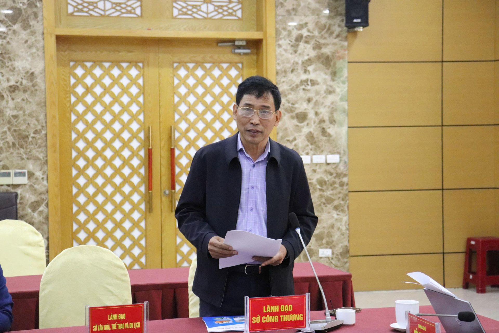 Lãnh đạo Sở Công thương tỉnh Quảng Ninh thông tin về chuỗi hoạt động trong khuôn khổ Hội chợ Thương mại và Du lịch Quốc tế Việt - Trung lần thứ 17 năm 2025 (Móng Cái, Việt Nam – Đông Hưng, Trung Quốc). Lãnh đạo Sở Công thương tỉnh Quảng Ninh thông tin về chuỗi hoạt động trong khuôn khổ Hội chợ Thương mại và Du lịch Quốc tế Việt - Trung lần thứ 17 năm 2025 (Móng Cái, Việt Nam – Đông Hưng, Trung Quốc).