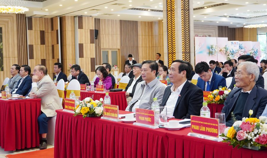 Các đại biểu dự hội nghị.