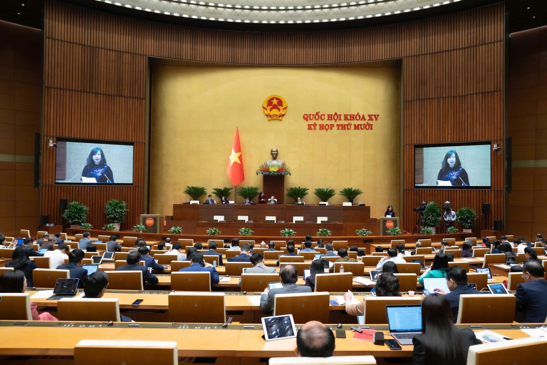 Toàn cảnh phiên biểu quyết